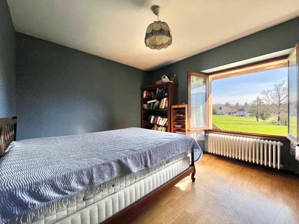 GROISY CENTRE / SPACIEUX T4 DE 84 M² A RENOVER / CAVE / PARKING