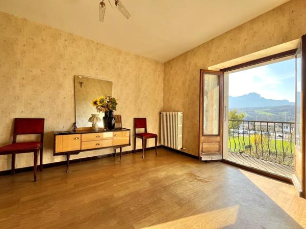 GROISY CENTRE / SPACIEUX T4 DE 84 M² A RENOVER / CAVE / PARKING
