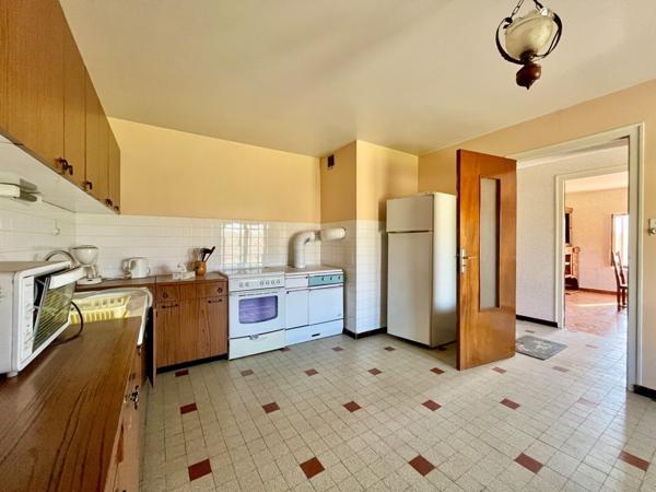GROISY CENTRE / SPACIEUX T4 DE 84 M² A RENOVER / CAVE / PARKING