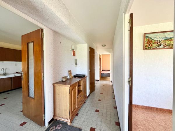 GROISY CENTRE / SPACIEUX T4 DE 84 M² A RENOVER / CAVE / PARKING