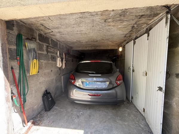 NANTES CANCLAUX T4-5 ENSOLEILLE PARQUET CHEMINEE et GARAGE CAVE et GRENIER