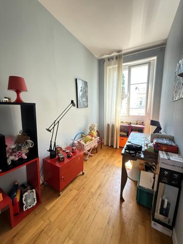 NANTES CANCLAUX T4-5 ENSOLEILLE PARQUET CHEMINEE et GARAGE CAVE et GRENIER