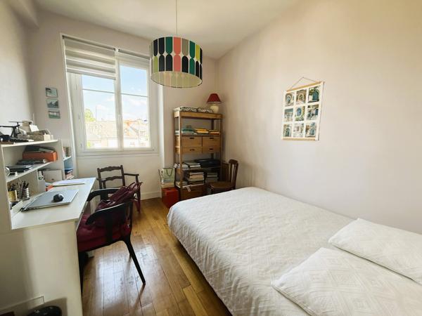 NANTES CANCLAUX T4-5 ENSOLEILLE PARQUET CHEMINEE et GARAGE CAVE et GRENIER