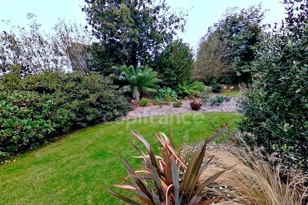 Dpt Cotes d’Armor (22) -à vendre -PLEUMEUR-BODOU - Crec’h Lagadurien - Maison T9 – 200 m² - 7 chambres -Terrain clos 1 661 m² - Double garage - Appartement indépendant - Environnement recherché - Visi