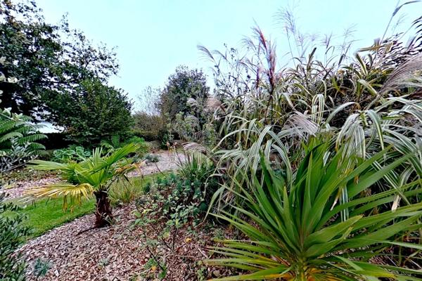 Dpt Cotes d’Armor (22) -à vendre -PLEUMEUR-BODOU - Crec’h Lagadurien - Maison T9 – 200 m² - 7 chambres -Terrain clos 1 661 m² - Double garage - Appartement indépendant - Environnement recherché - Visi