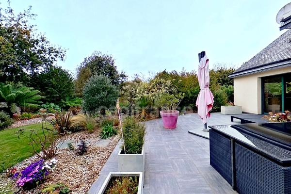 Dpt Cotes d’Armor (22) -à vendre -PLEUMEUR-BODOU - Crec’h Lagadurien - Maison T9 – 200 m² - 7 chambres -Terrain clos 1 661 m² - Double garage - Appartement indépendant - Environnement recherché - Visi