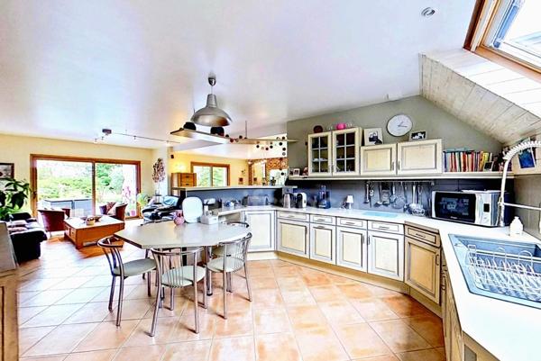 Dpt Cotes d’Armor (22) -à vendre -PLEUMEUR-BODOU - Crec’h Lagadurien - Maison T9 – 200 m² - 7 chambres -Terrain clos 1 661 m² - Double garage - Appartement indépendant - Environnement recherché - Visi