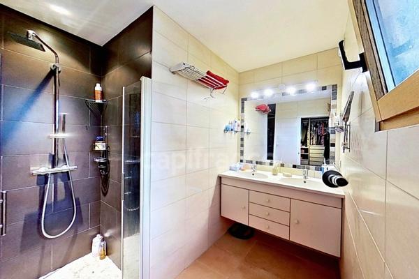 Dpt Cotes d’Armor (22) -à vendre -PLEUMEUR-BODOU - Crec’h Lagadurien - Maison T9 – 200 m² - 7 chambres -Terrain clos 1 661 m² - Double garage - Appartement indépendant - Environnement recherché - Visi