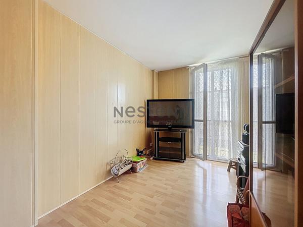 Appartement 5 pièce(s) 3 chambres 80.66m2 proche centre ville VALENTON