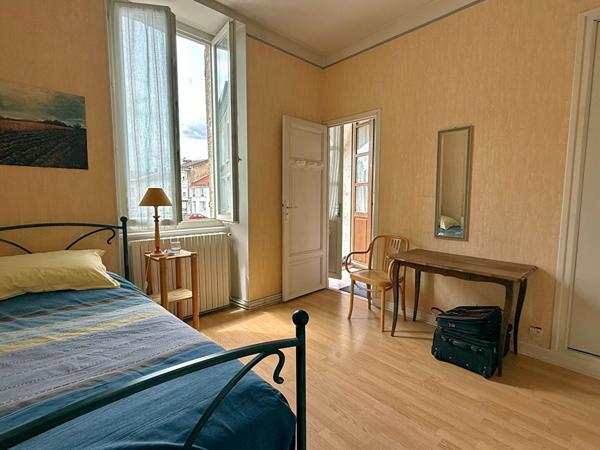 Maison de ville avec extérieur, garage et atelier ? Nérac centre