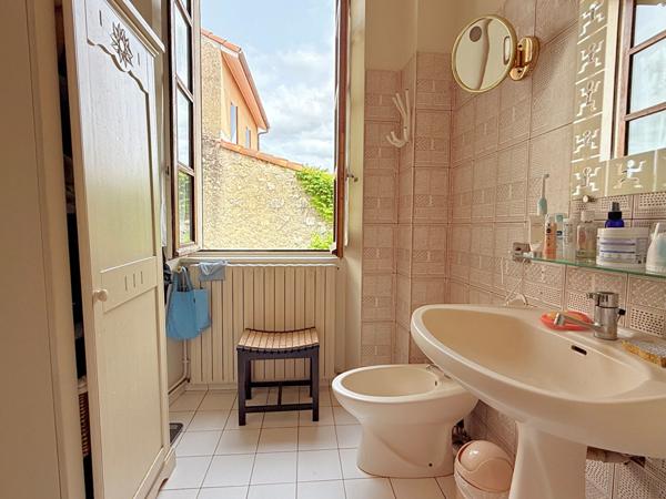 Maison de ville avec extérieur, garage et atelier ? Nérac centre