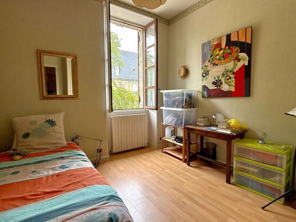 Maison de ville avec extérieur, garage et atelier ? Nérac centre