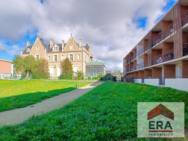 Superbe studio dans magnifique résidence sécurisée donnant sur parc  arboré privatif calme.