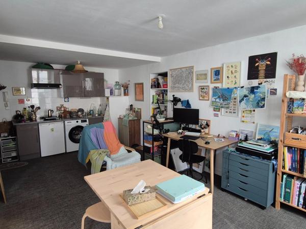 Appartement T2 en résidence sécurisée, face Hôtel de Ville, proche tous commerces et transport.