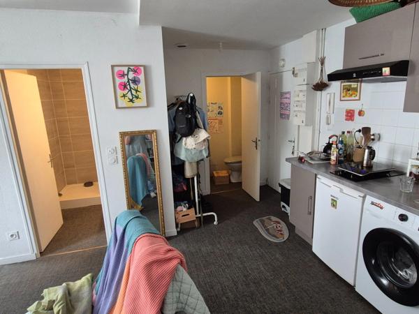 Appartement T2 en résidence sécurisée, face Hôtel de Ville, proche tous commerces et transport.