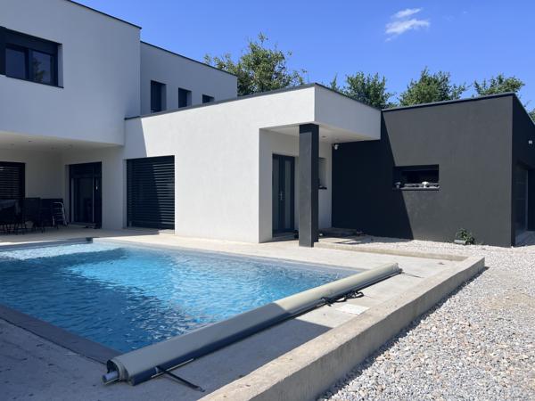 Maison
         7 pièces
        - 189 m² 617 000 € *