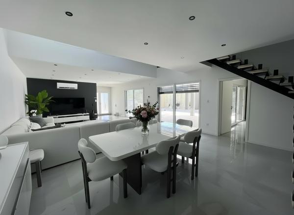 Maison
         7 pièces
        - 189 m² 617 000 € *