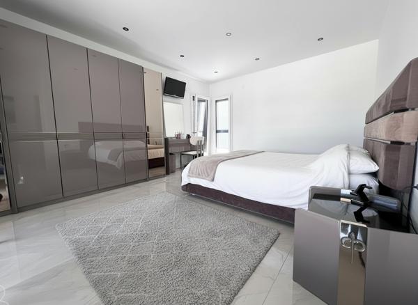 Maison
         7 pièces
        - 189 m² 617 000 € *