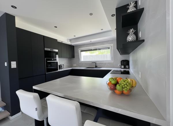 Maison
         7 pièces
        - 189 m² 617 000 € *