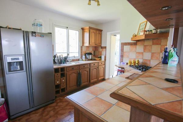 SOUS COMPROMIS : EXCLUSIVITE, MANOSQUE, résidence calme, en 3e et dernier étage, BEL APPART T4 de 82 M2 traversant et hyper clair