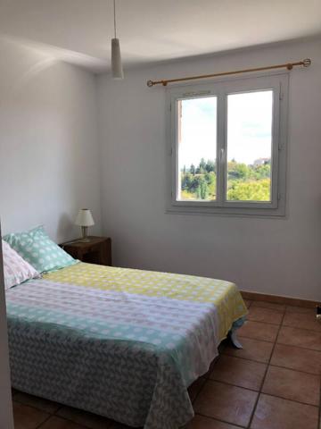 SOUS COMPROMIS : EXCLUSIVITE, MANOSQUE, résidence calme, en 3e et dernier étage, BEL APPART T4 de 82 M2 traversant et hyper clair