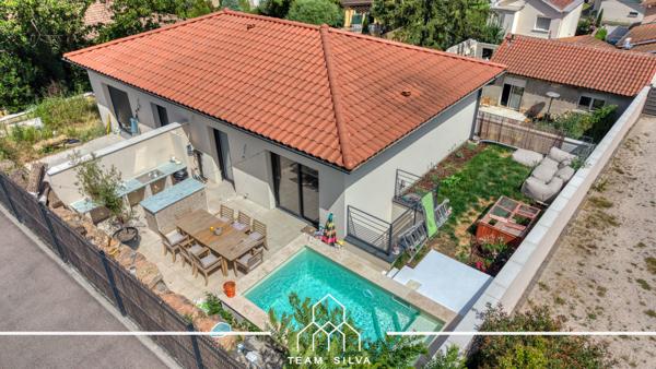 Maison
         4 pièces
        - 100 m² Exclusivité 419 900 € *
