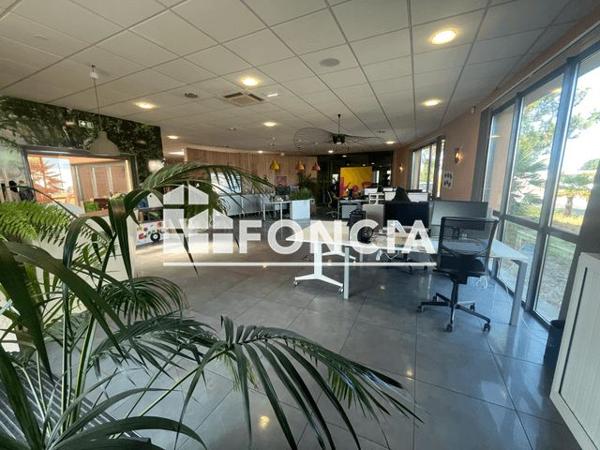 À vendre Local commercial 855 m² - Niort 79000