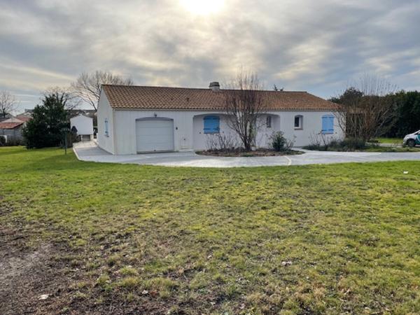 APREMONT - vaste maison de plain-pied avec piscine et terrain