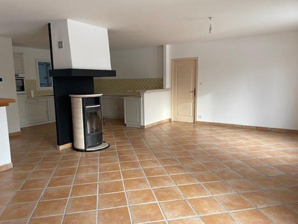 APREMONT - vaste maison de plain-pied avec piscine et terrain