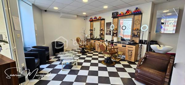 🌟  PÉPITE  IMMEUBLE DE RAPPORT  

           BARLIN CENTRE-VILLE 🏙️

📍 Situation exceptionnelle, en plein cœur de Barlin,
 à deux pas de toutes les commodités (commerces, écoles, services, transports).

✨ Immeuble de caractère de 235 m² offrant plusieurs lots avec une belle rentabilité.

🔹 Composition du bien :
🔸 Local commercial – 39 m² 
✔️ Salle de pause
✔️ WC
✔️ Actuellement loué 660 €
✔️charges  20 €

🔸 Maison – 92 m²
🏠 Entrée 
🛋️ Salon séjour de 30 m²
🍽️ Cuisine aménagée
🖥️ Bureau
🚿 Salle d’eau
🚽 WC indépendant
🛏️ À l’étage : palier + 2 chambres
➕ Cave, dépendance et jardin clos avec accès au parking
✔️ Actuellement loué  750 €
✔️Charges  40 €

🔸 Appartement duplex – 98 m²
🛋️ Superbe salon séjour de 40 m²
🍽️ Cuisine de 15 m²
🧺 Cellier / lingerie
🛁 Salle de bain avec WC
🛏️ À l’étage : 2 chambres de 15 et 16 m²
🌞 Terrasse privative
✔️ Actuellement loué 630 €
✔️ Charges  25 €

🔥 Les + qui font la différence :
✅ Chauffage gaz (maison)
✅ Chauffage électrique (appartement)
✅ Fibre optique
✅ Double vitrage
✅ Assainissement collectif conforme
✅ DPE C – GES A
✅ Emplacement ultra recherché
✅ Stationnement  et Parking
✅ Fort potentiel locatif et patrimonial avec une belle rentabilité à 10 %
✅ Taxe foncière : 2307 €

📞 Vous avez un projet immobilier ?
Que ce soit pour investir, habiter ou développer une activité,
 Contactez moi pour plus d’informations ou organiser une visite.

🙋‍♀️Séverine  MACIEJEWSKI
📱06 09 63 57 34

Etude de financement offerte

👉 Ne laissez pas passer cette rare opportunité d’acquérir un immeuble en centre-ville de Barlin ! ✨
