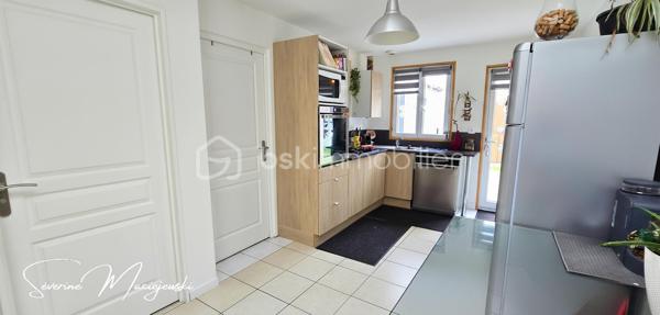 🌟  PÉPITE  IMMEUBLE DE RAPPORT  

           BARLIN CENTRE-VILLE 🏙️

📍 Situation exceptionnelle, en plein cœur de Barlin,
 à deux pas de toutes les commodités (commerces, écoles, services, transports).

✨ Immeuble de caractère de 235 m² offrant plusieurs lots avec une belle rentabilité.

🔹 Composition du bien :
🔸 Local commercial – 39 m² 
✔️ Salle de pause
✔️ WC
✔️ Actuellement loué 660 €
✔️charges  20 €

🔸 Maison – 92 m²
🏠 Entrée 
🛋️ Salon séjour de 30 m²
🍽️ Cuisine aménagée
🖥️ Bureau
🚿 Salle d’eau
🚽 WC indépendant
🛏️ À l’étage : palier + 2 chambres
➕ Cave, dépendance et jardin clos avec accès au parking
✔️ Actuellement loué  750 €
✔️Charges  40 €

🔸 Appartement duplex – 98 m²
🛋️ Superbe salon séjour de 40 m²
🍽️ Cuisine de 15 m²
🧺 Cellier / lingerie
🛁 Salle de bain avec WC
🛏️ À l’étage : 2 chambres de 15 et 16 m²
🌞 Terrasse privative
✔️ Actuellement loué 630 €
✔️ Charges  25 €

🔥 Les + qui font la différence :
✅ Chauffage gaz (maison)
✅ Chauffage électrique (appartement)
✅ Fibre optique
✅ Double vitrage
✅ Assainissement collectif conforme
✅ DPE C – GES A
✅ Emplacement ultra recherché
✅ Stationnement  et Parking
✅ Fort potentiel locatif et patrimonial avec une belle rentabilité à 10 %
✅ Taxe foncière : 2307 €

📞 Vous avez un projet immobilier ?
Que ce soit pour investir, habiter ou développer une activité,
 Contactez moi pour plus d’informations ou organiser une visite.

🙋‍♀️Séverine  MACIEJEWSKI
📱06 09 63 57 34

Etude de financement offerte

👉 Ne laissez pas passer cette rare opportunité d’acquérir un immeuble en centre-ville de Barlin ! ✨