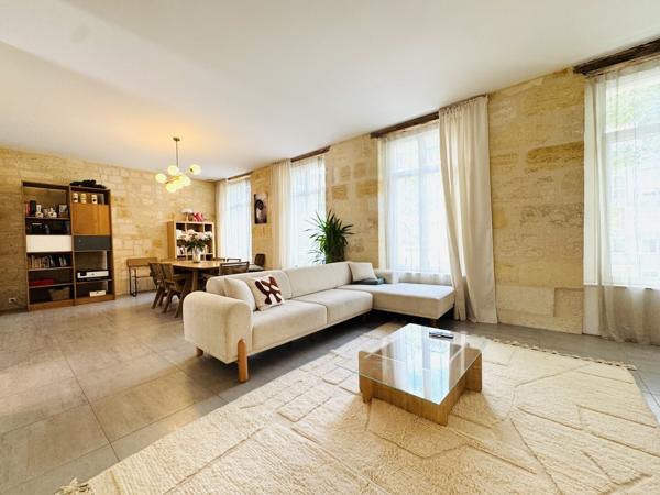 Magnifique maison avec terrasse, dépendance et garage à BORDEAUX