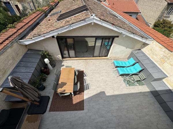 Magnifique maison avec terrasse, dépendance et garage à BORDEAUX