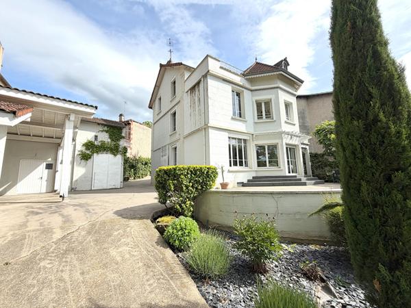 Demeure de Prestige, Élégante Maison Eiffel de 1898 avec Piscine et Parc Arboré