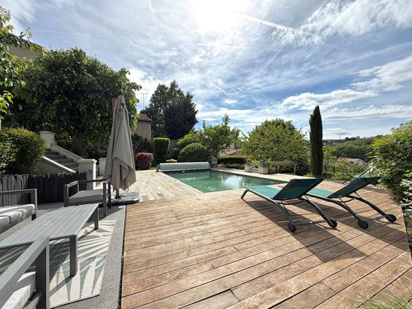 Demeure de Prestige, Élégante Maison Eiffel de 1898 avec Piscine et Parc Arboré