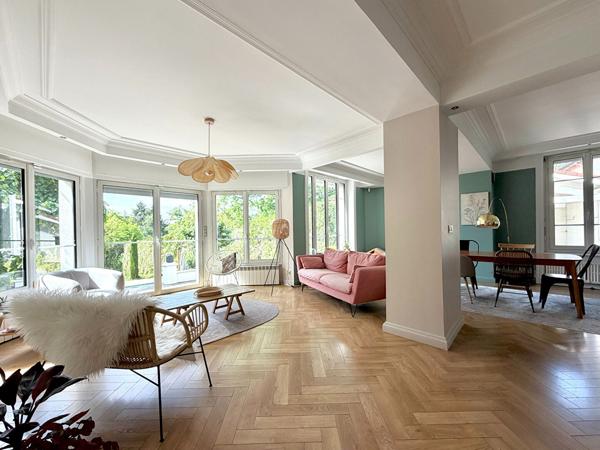 Demeure de Prestige, Élégante Maison Eiffel de 1898 avec Piscine et Parc Arboré