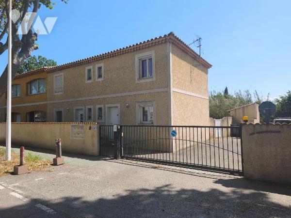 SAINT MARTIN DE CRAU,
A deux minutes du centre, dans une  charmante résidence, un appartement ...