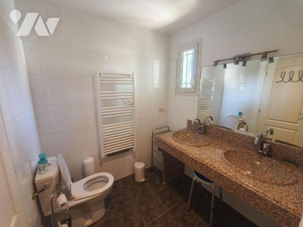 SAINT MARTIN DE CRAU,
A deux minutes du centre, dans une  charmante résidence, un appartement ...
