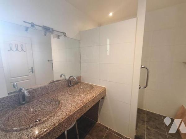SAINT MARTIN DE CRAU,
A deux minutes du centre, dans une  charmante résidence, un appartement ...