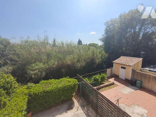 SAINT MARTIN DE CRAU,
A deux minutes du centre, dans une  charmante résidence, un appartement ...