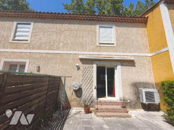 SAINT MARTIN DE CRAU,
A deux minutes du centre, dans une  charmante résidence, un appartement ...
