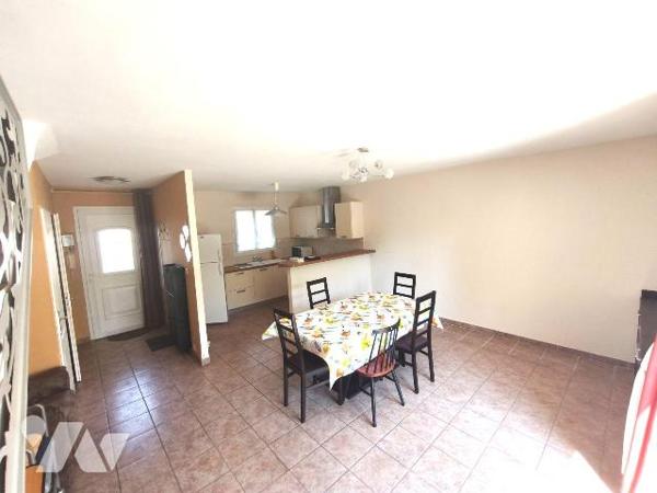 SAINT MARTIN DE CRAU,
A deux minutes du centre, dans une  charmante résidence, un appartement ...
