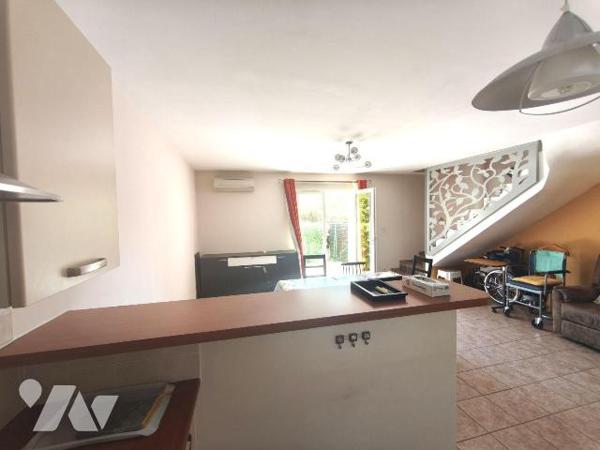 SAINT MARTIN DE CRAU,
A deux minutes du centre, dans une  charmante résidence, un appartement ...