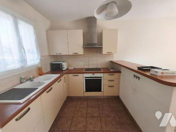 SAINT MARTIN DE CRAU,
A deux minutes du centre, dans une  charmante résidence, un appartement ...