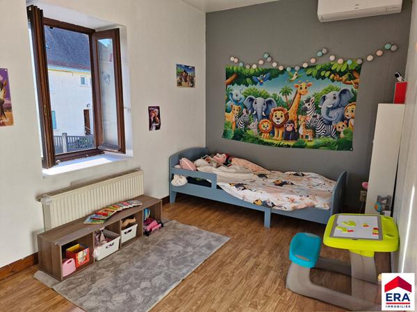 Maison Dauphinoise rénovée à Veyrins Thuellin, hyper centre, 4 chambres 115 m2