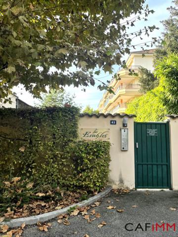 Appartement à louer, 5 pièces - BOURGOIN-JALLIEU 38300