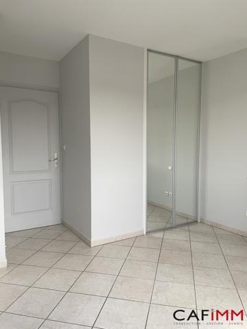 Appartement à louer, 5 pièces - BOURGOIN-JALLIEU 38300