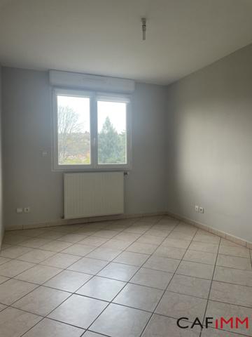 Appartement à louer, 5 pièces - BOURGOIN-JALLIEU 38300