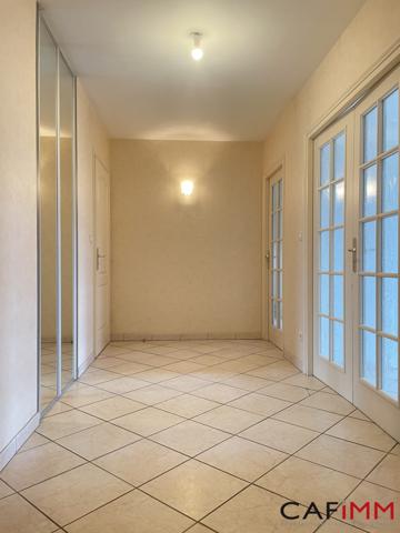 Appartement à louer, 5 pièces - BOURGOIN-JALLIEU 38300