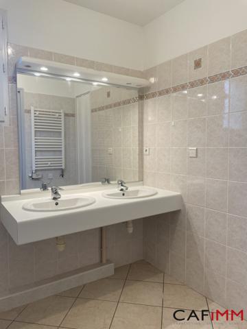 Appartement à louer, 5 pièces - BOURGOIN-JALLIEU 38300